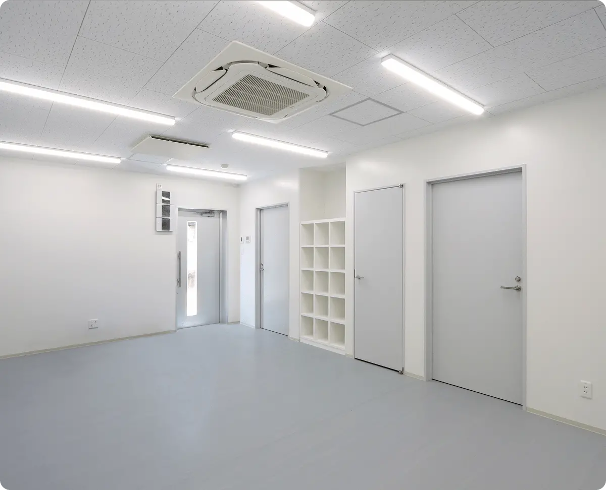 営業所施設を清掃しているイメージ