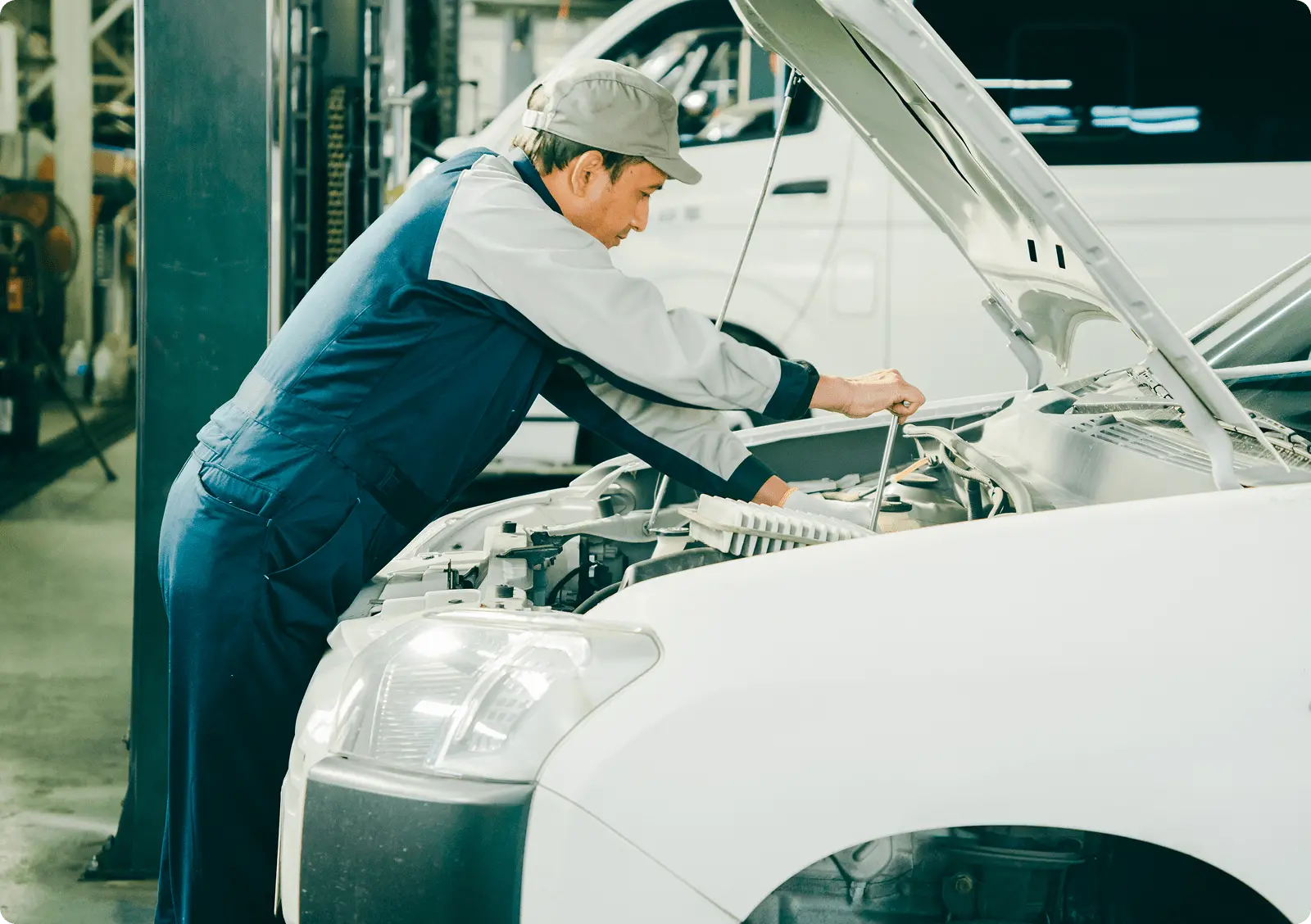 バス停に設置されたデジタルサイネージ