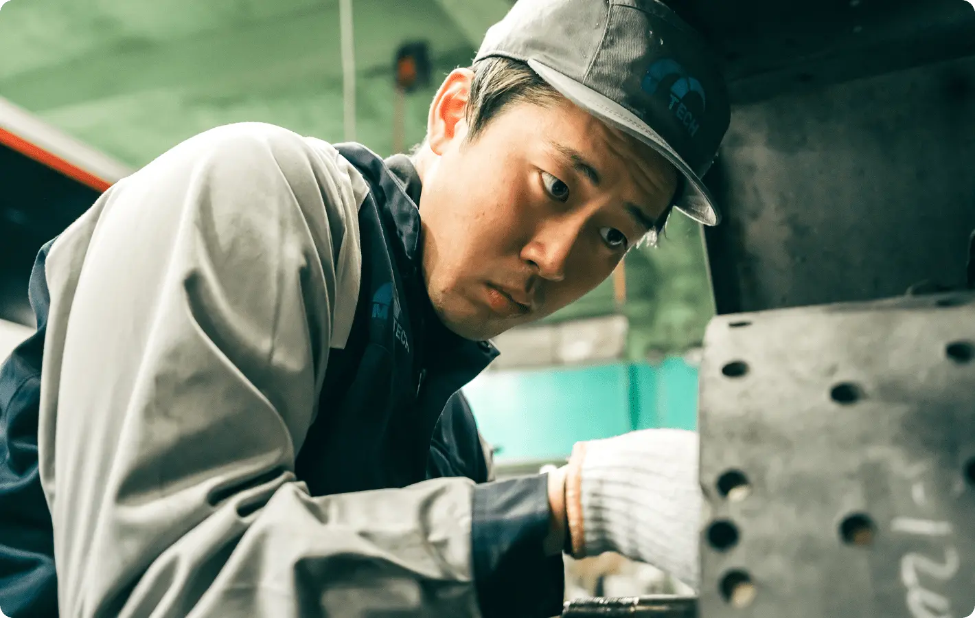 整備作業を行うスタッフの様子