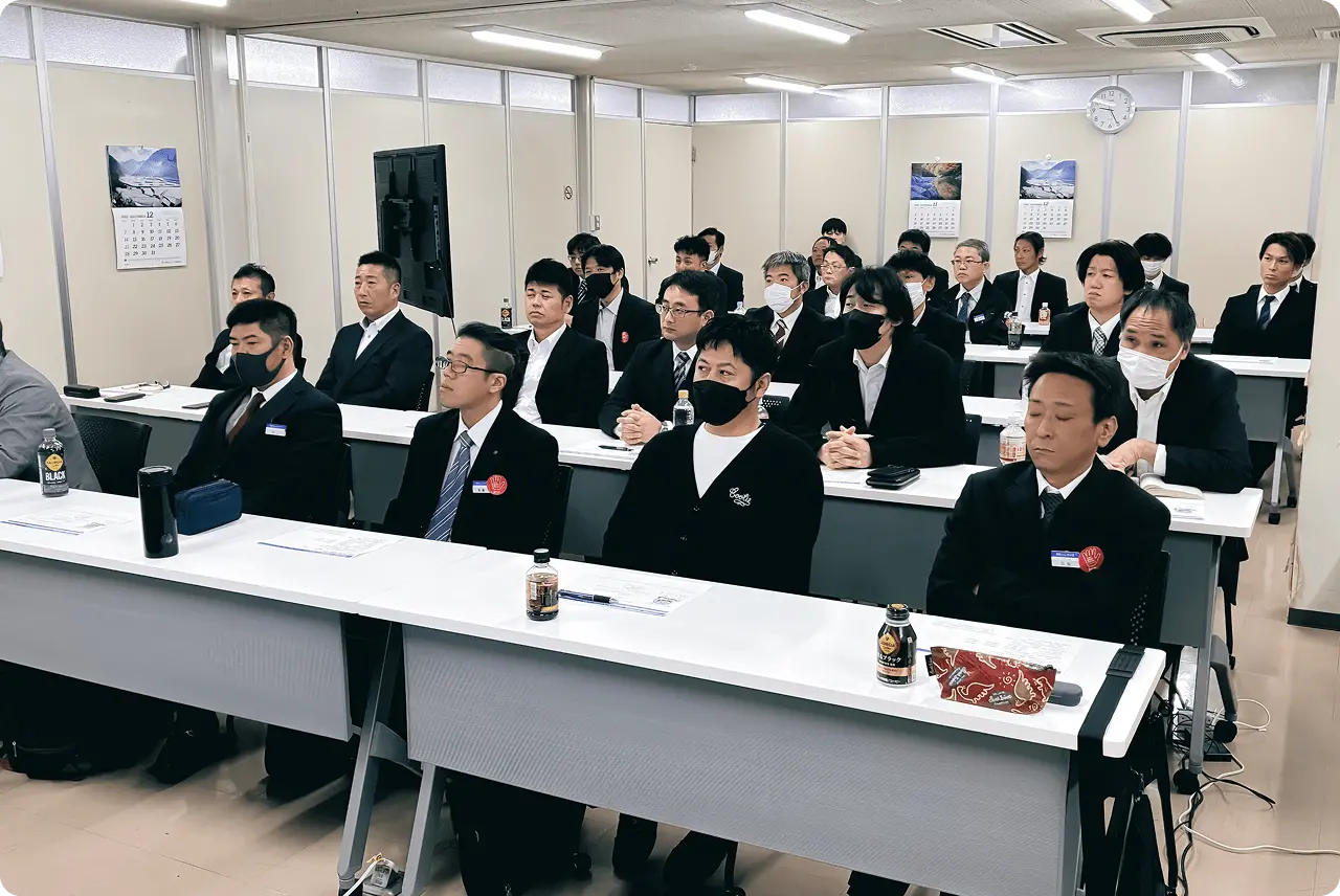 整備主任者研修に参加している社員の様子