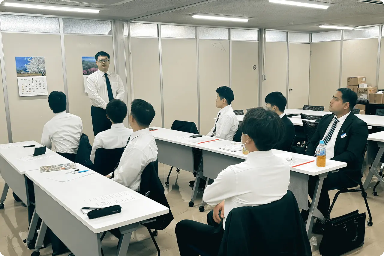 階層別研修に参加している社員の様子